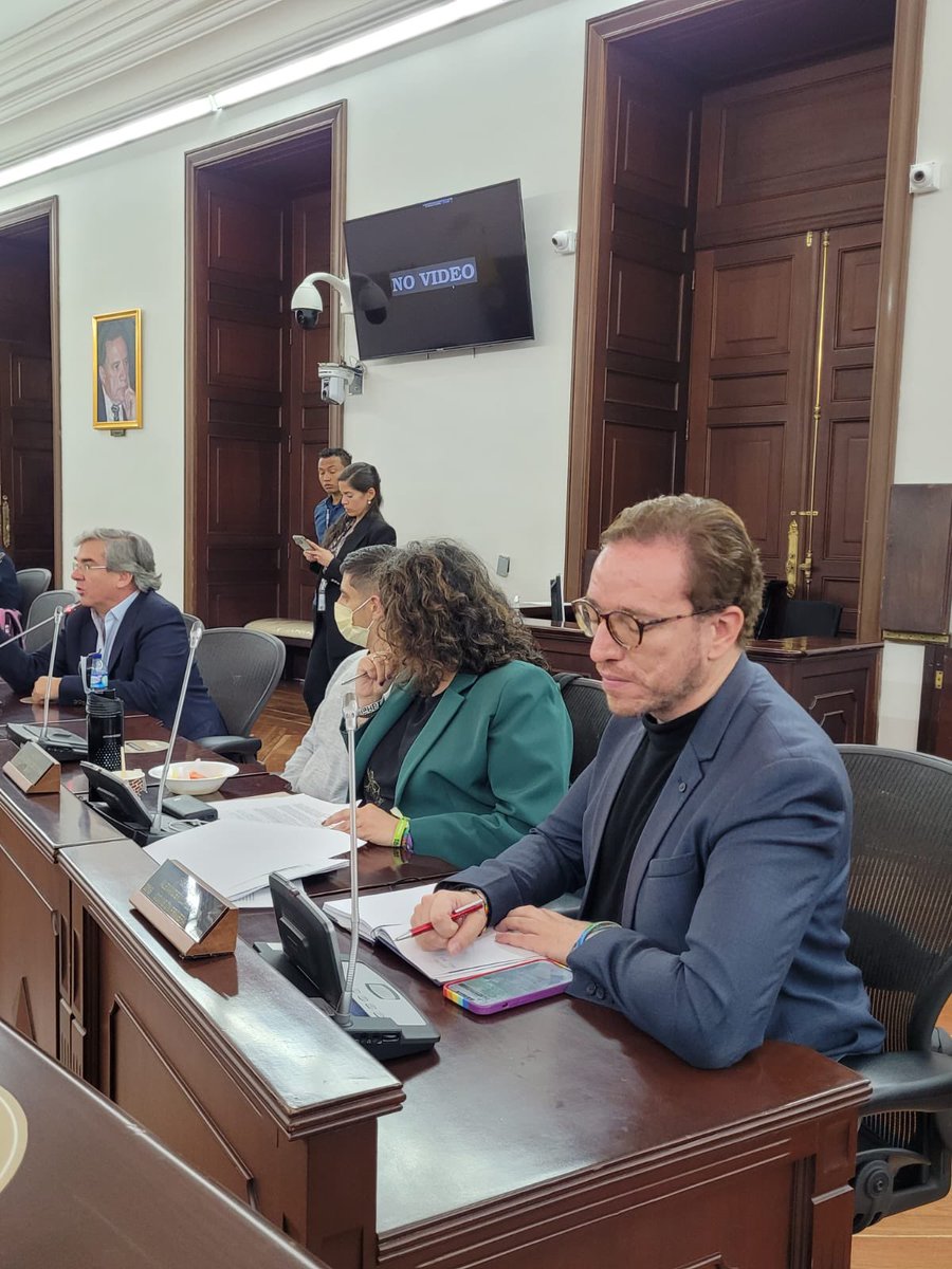 alejomichells's tweet photo. La creación de una ley lleva mucho tiempo,obedece a satisfacer las necesidades de los actores a quien va dirigida, a propósito de ello @AngelicaLozanoC @PalomaValenciaL @jjUscategui @lopezjosedaniel @GermanVaronCo buscan que la reforma de #PropiedadHorizontal sea la mejor. 🏠 https://t.co/JDIrZVI0pc