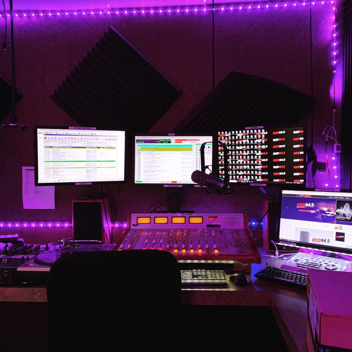 eugbic's tweet photo. My new home from Noon-3p weekdays: @Red945Lincoln!! And YES, the noon hour is ALL throwbacks commercial FREE! #ThrowbacksAtNoon #WorkdayFix #IamRed945 https://t.co/08JBJQXiHX