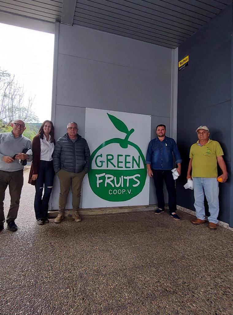 JavierGn13's tweet photo. Terminamos la gira de estudios conociendo los logros y retos de las cooperativas #GreenFruits, #Cheste, #Cofrudeca y #Benaguasil en la producción y comercialización de naranja. Una experiencia valiosa para las centrales paraguayas #CEPACOOP y #CENCONORI. @AECIDPARAGUAY, @acodea_ https://t.co/1FCDhJFgDB