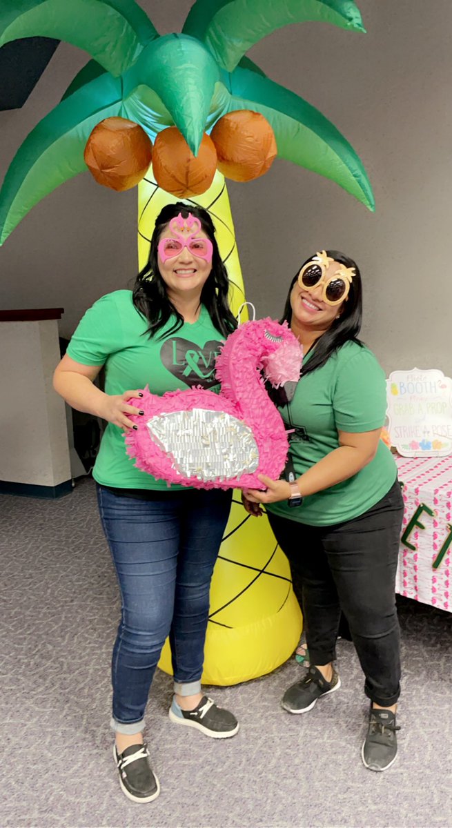 specialkmart34's tweet photo. This is my awesome partner in crime! We laugh together, we teach together, we grow together and most of all we love our students together! #ClintPrek #CIRCLEFUN #DREAMTEAM #IAMNOTCRYING π https://t.co/IwOmp3hHDB