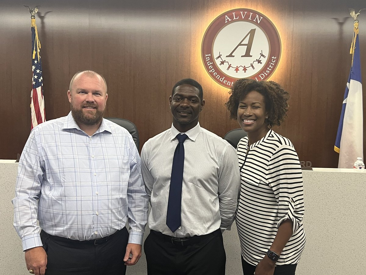 Mr. Rhodes tweet media