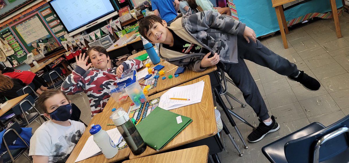 CLivulpi's tweet photo. These fourth graders can balance anything!
#KESROCKSTARS https://t.co/KPcWCDG8dm
