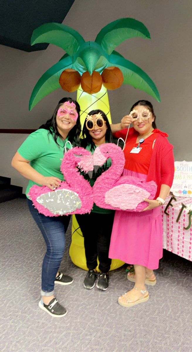 specialkmart34's tweet photo. Education is a hard job but if you surround yourself with others who share your passion together you can make a difference! Thank you for always keeping me sane! #ClintPrek #CIRCLEFUN #letsgotoHawaiiforreals https://t.co/KlgpQ1On1w