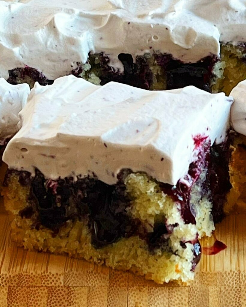 jessiesbakes's tweet photo. Peeps!! It’s HOMEMADE blueberry poke cake and it’s my latest for @eatvoraciously (aka the @washingtonpost’s food section) and it’s not a recipe from #snackablebakes but I STILL love it and want you to make it. In case you are new to the world of poke cakes, let me explain: y… https://t.co/yMNI3ptofE