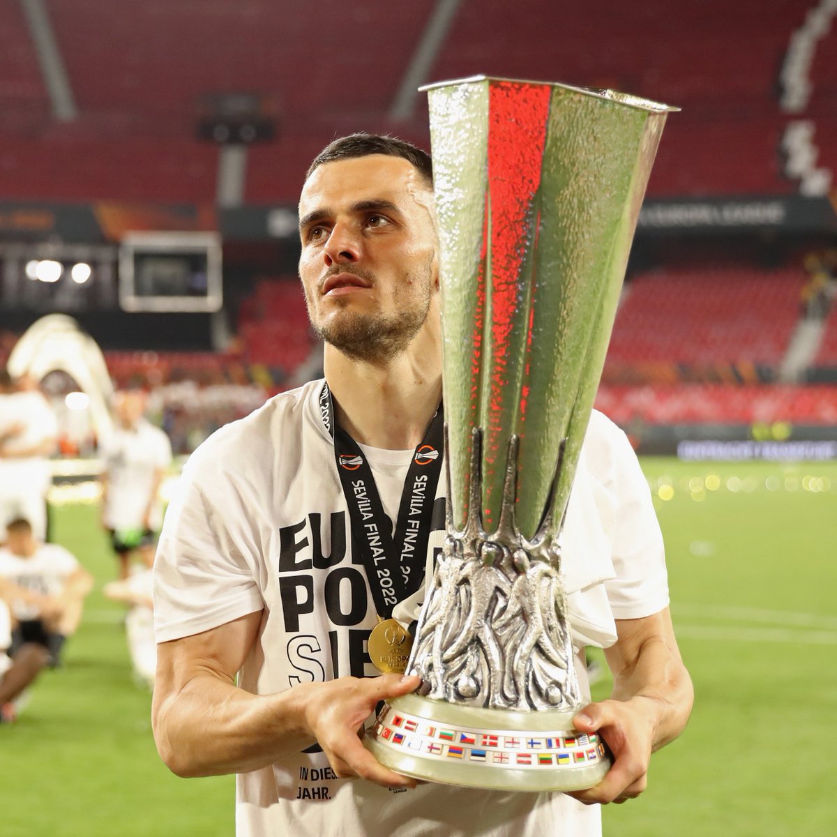 EuropaLeague's tweet photo. Moments to last a lifetime.

#UELfinal https://t.co/B06FHtIb2n