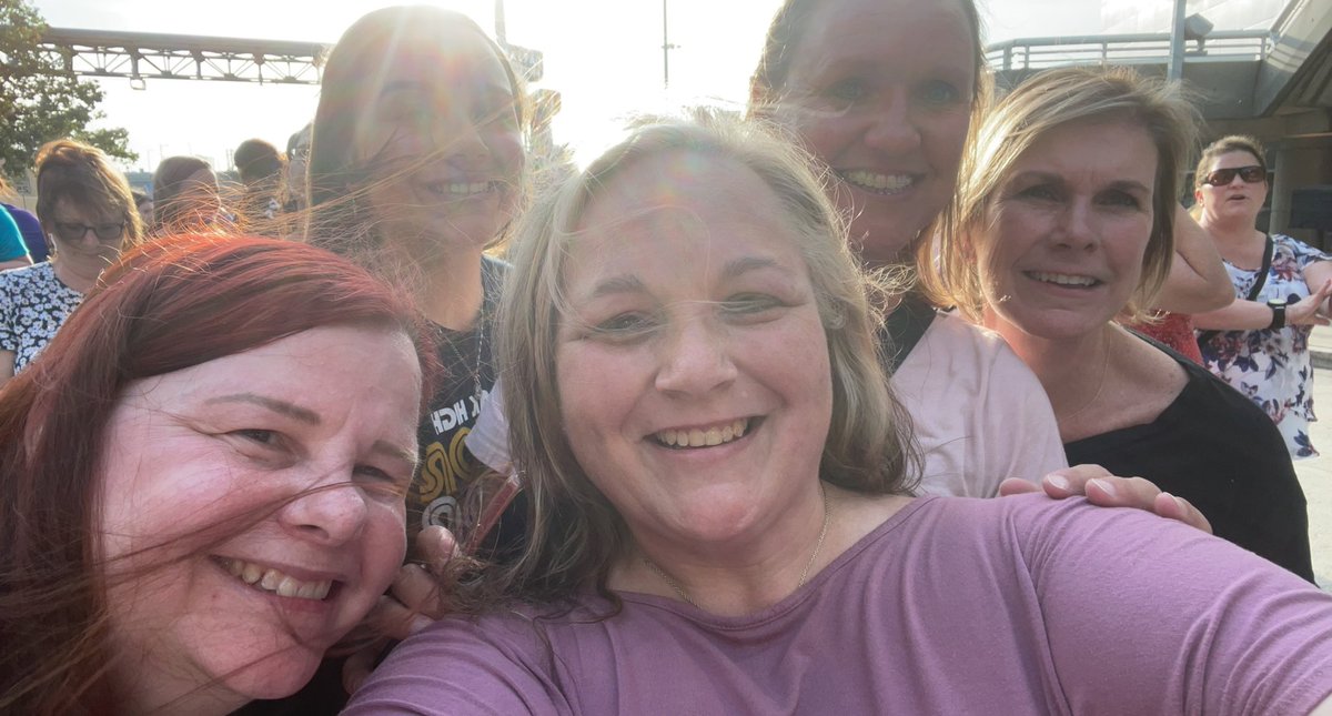 sweettnt's tweet photo. #5 for this Crew #MixtapeTour2022 #nkotb @DonnieWahlberg https://t.co/3MhHlKElgH