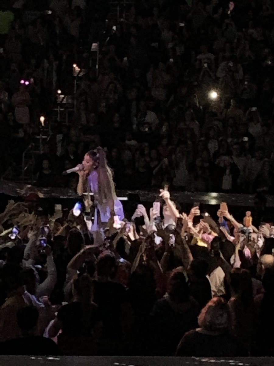 sweetlyari's tweet photo. back when I saw goodnight n go live. i regret not getting a video of this performance ! but it was a magical moment for sure. #swtdc https://t.co/7lDnvpGqyZ