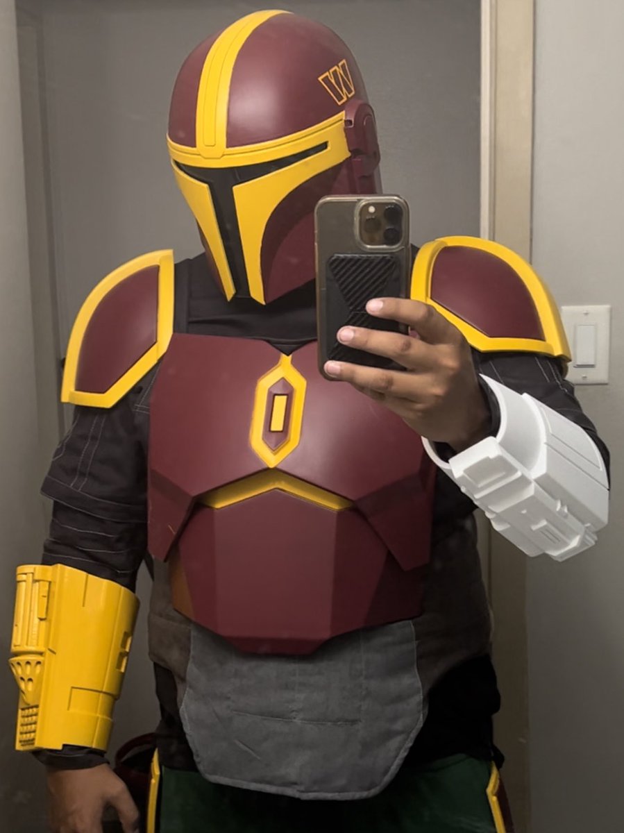 Commandalorian1's tweet photo. @HayMaker__Z #ThisIsTheWay #HTTC (forearms arenβt done yet just had to get a update out) https://t.co/4tnMjD0mAb