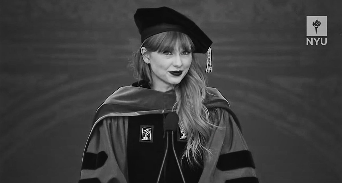 destynieluv's tweet photo. Introducing… Dr. Swift #taylorswift #Classof2022 https://t.co/9nW0VEpgxr