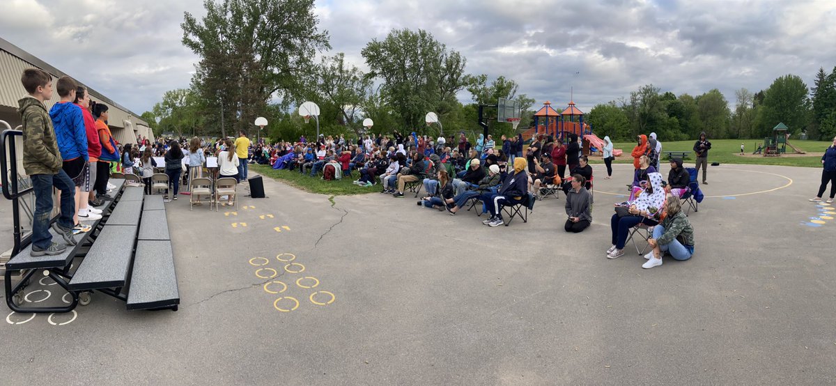 MrsKrawczykLBE's tweet photo. What a great night for our band, chorus, and orchestra students! This was the last ever concert like this at LBE, and the kids performed beautifully and had a blast! https://t.co/2d9c3xUrc7