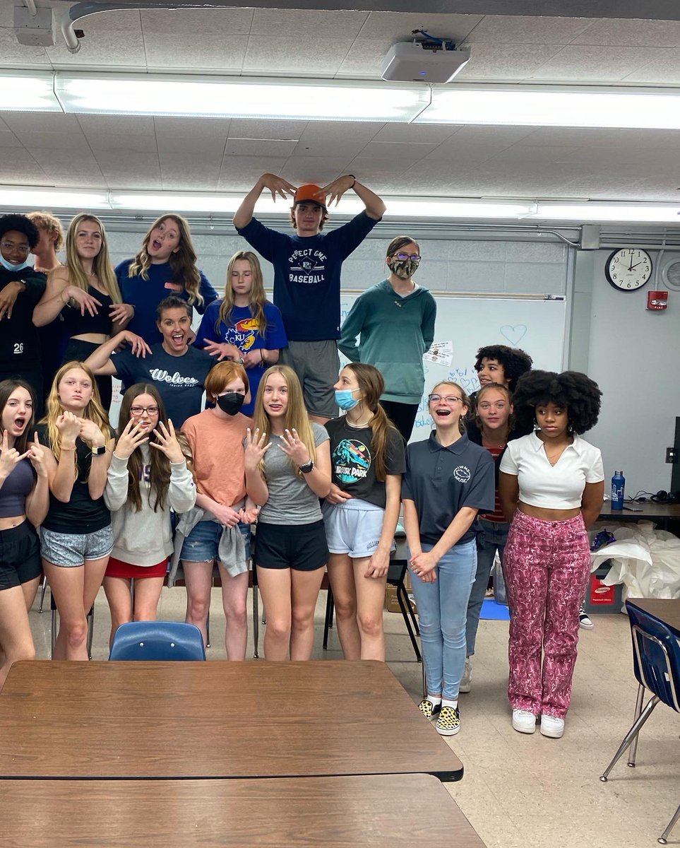 teacherdirks's tweet photo. Because of an adjusted schedule, today I said goodbye to my kids for the first time since 2019. I cried. They may have driven me crazy at times but they’ll always be one of my kids and it broke my heart a little to say goodbye. https://t.co/kOyqYdVMdV