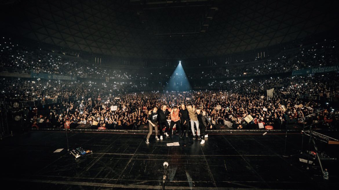 LT1CHILE's tweet photo. 📸| ¡Louis junto al público del Movistar Arena #LTWTChile! 

vía joshuahalling https://t.co/oJtn5XTs0k