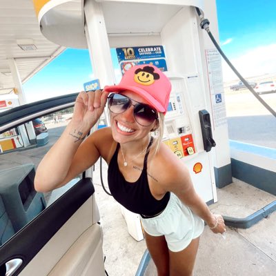 hhailey12's tweet photo. #NewProfilePic had to show off the new hat🤠 https://t.co/abaXAseWCN