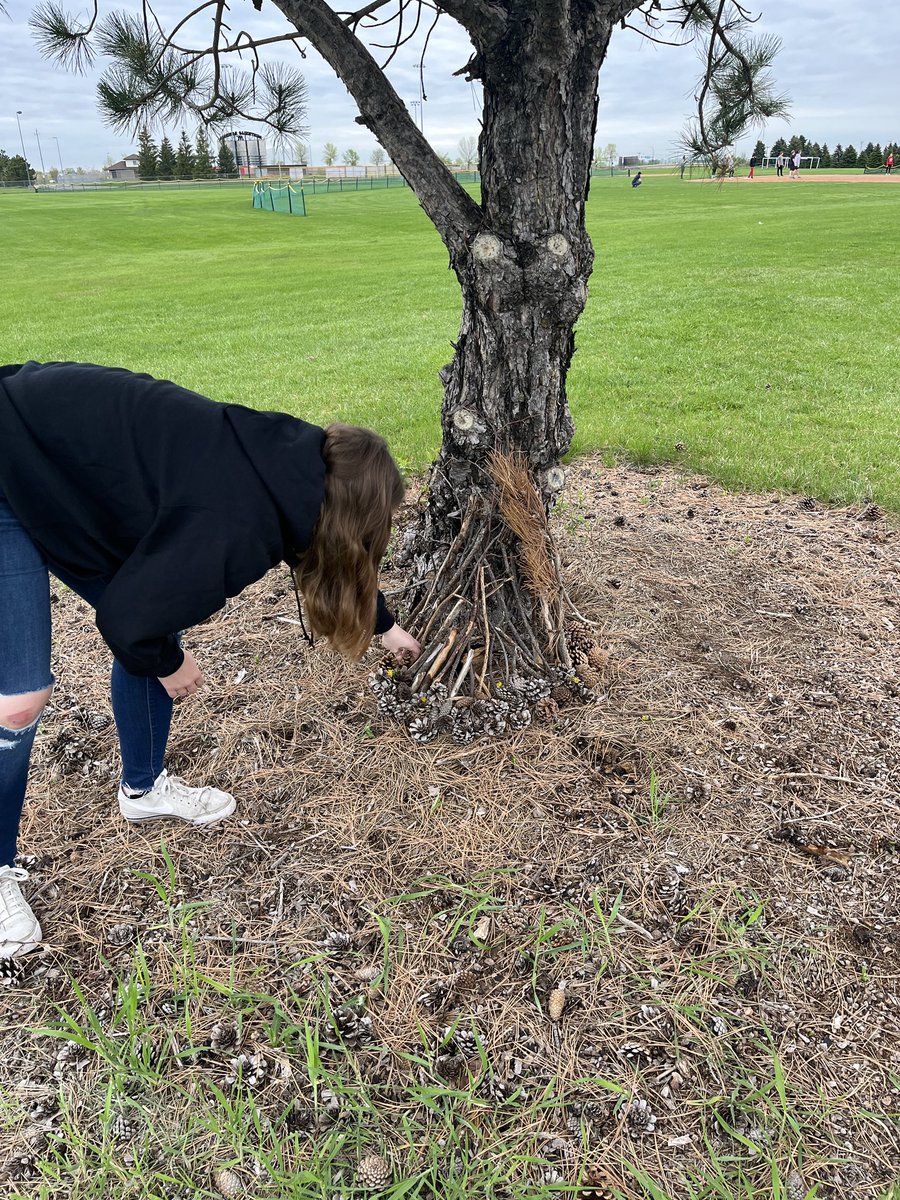 TrishaAbel's tweet photo. Sculpture students working on nature sculptures. #montiarts #montimagic https://t.co/6aXhIlroTL