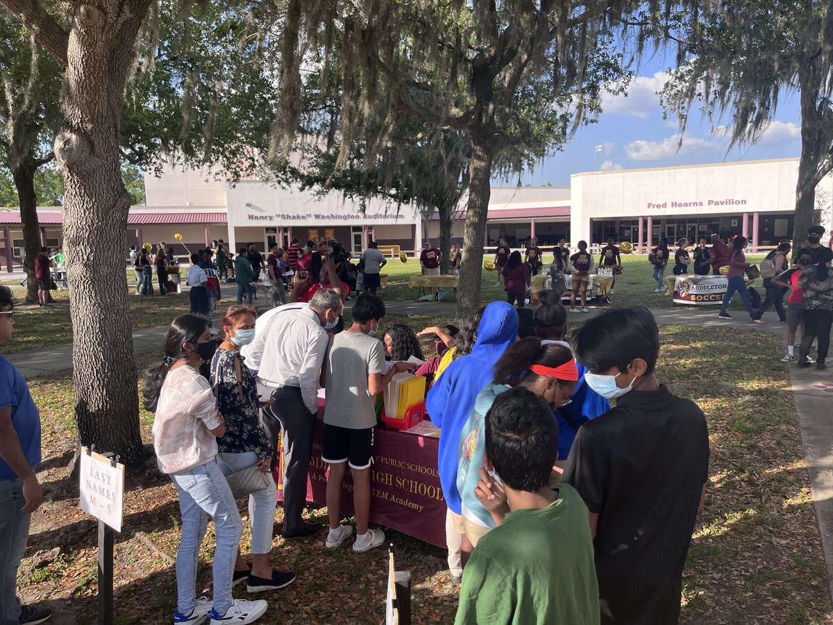 MiddletonSTEM's tweet photo. What an Awesome turnout for Middleton’s 🐅 Spring Magnet Open House🤗#WeRMiddleton #AcademicExcellence 🩺⚙️🕹💻#preparingstudents4life @HillsboroughSch @SDHCMagnet https://t.co/gso2Cr9PDw