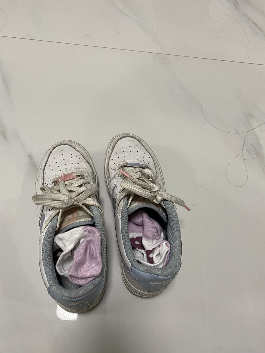 Anran77's tweet photo. 重新开张营业啦啦啦啦🈺️
来做波长期福利推
立推为证，粉丝累计达到1000个直接送大礼
参与方式：点赞+评论+转发+置顶
奖品：
一等奖：舞蹈臭鞋一双+2双运动后的袜子+本人自拍视频2部+本人咀嚼食品一份
二等奖：来经前多分泌内裤1条+原味丝袜一双+脚踩面包一份
三等奖：原味棉袜1双（名额5名）+自拍 https://t.co/Pu6ZUxqwNz