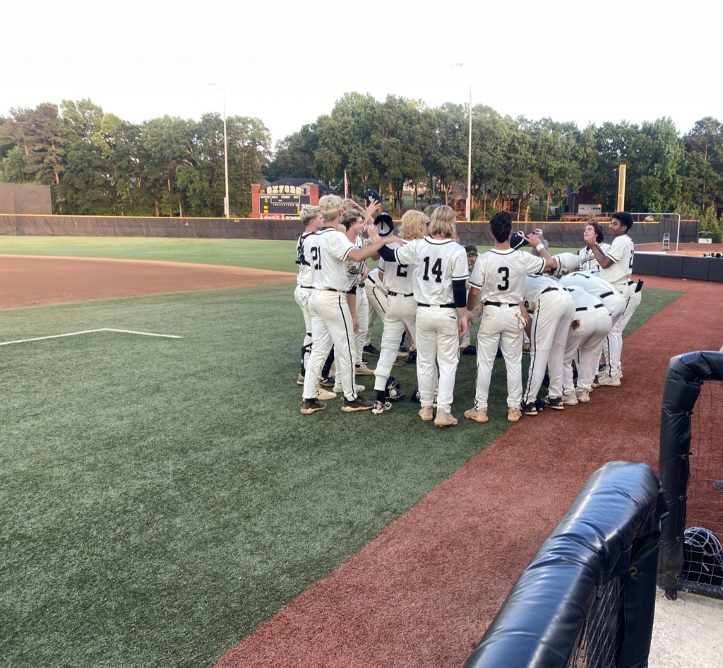 RussellvilleBB's tweet photo. Almost ready to get underway here @ Oxford. #Letsdoitboys https://t.co/fiGsIlMK6u