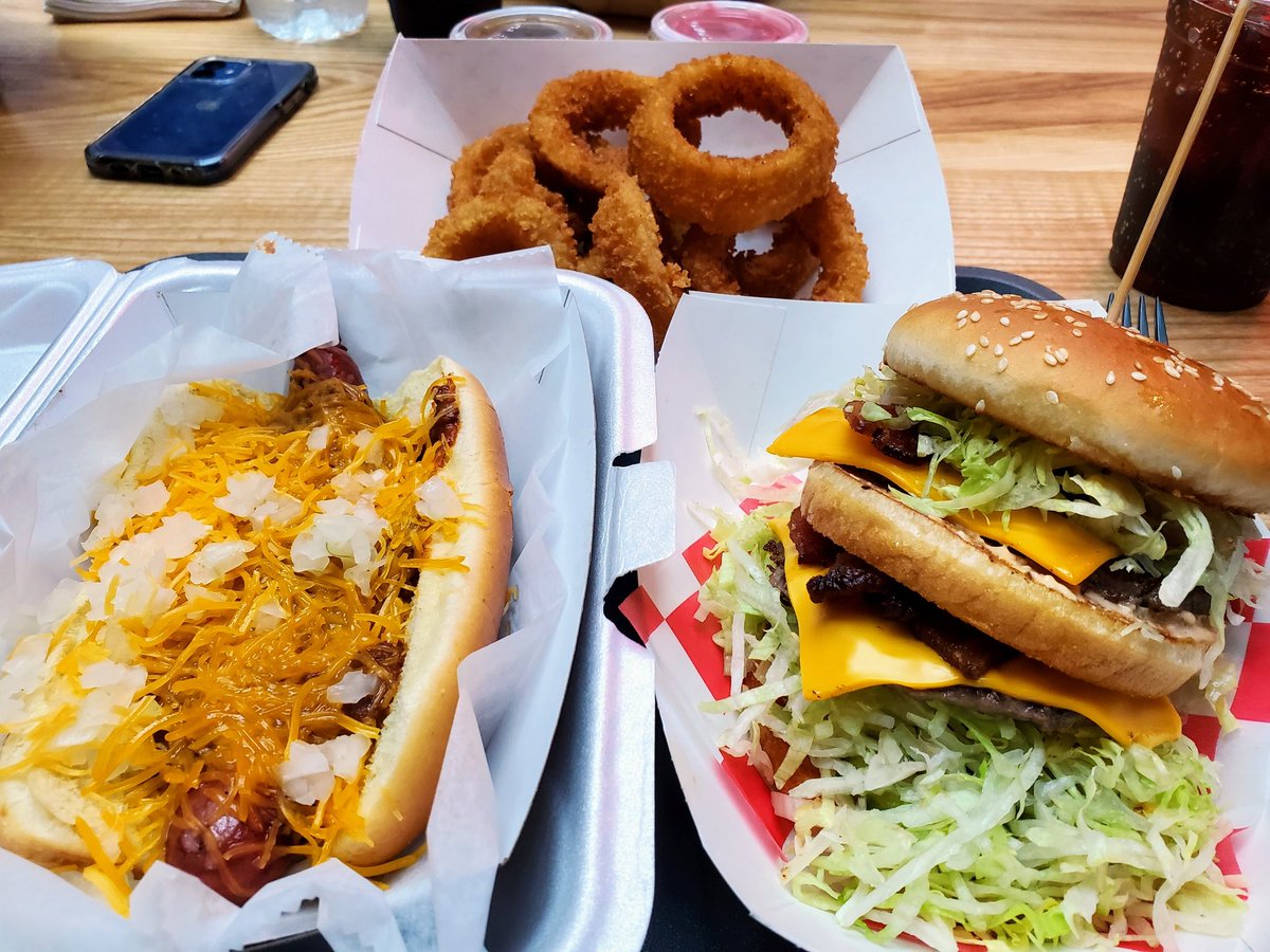 erikk292mke's tweet photo. Catching up with #mkefamily while supporting @dawgcityhotdog & @lovedairyland at @3rdstmarkethall. #ChingusMKE #MKEBrotherhood #BlackOwned #AsianRestaurantWeek #Visitmke
@Jim_Villa @MattCordio https://t.co/3zLjYr16fC