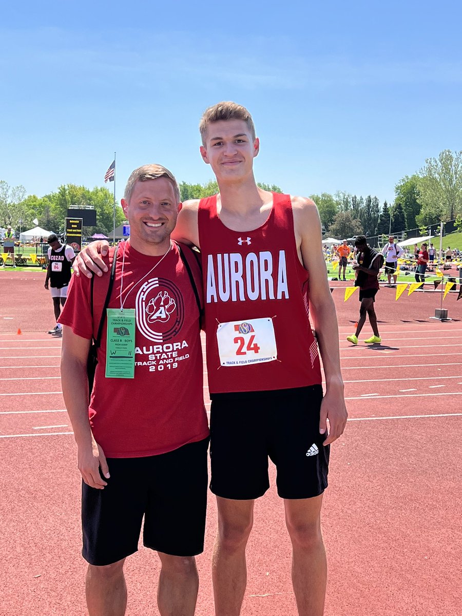 Z_High's tweet image. Proud of this kids hard work this year!! Getting better each time out! 6” better from last year! 9th place is his year at the state meet. Dream big @EthanRamaekers! #proudcoach #aurorahuskies