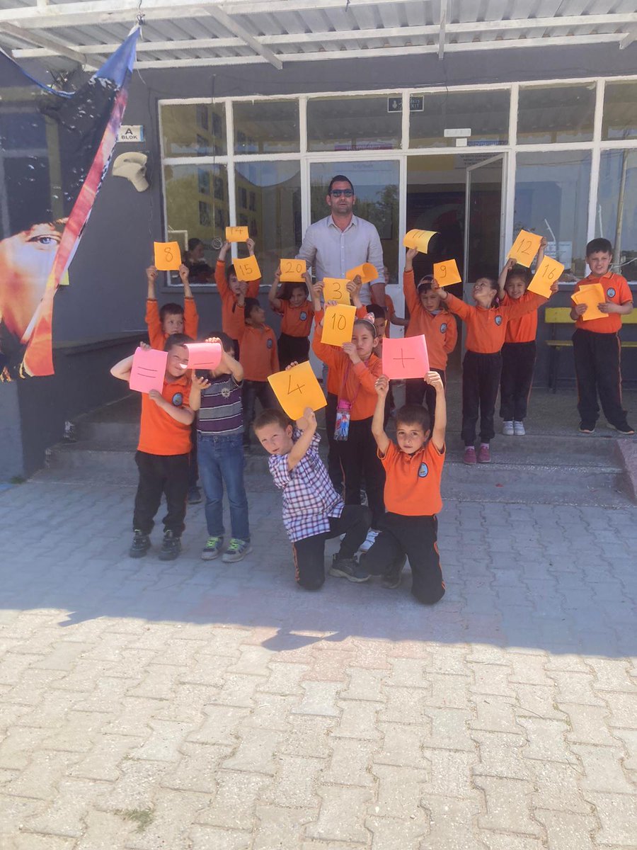 FeritOkulu's tweet photo. Yoksa siz hala geleneksel eğitim anlayışını yıkıp çağdaş eğitime gecmediniz mi ?  Okul dört duvar değildir,  sınırlarımızı aşalım ,   eğitim pavlovun deneyinde takılı kalmamalı  🤗 @seyfullah0966 @yapiciserafetin @cengizaydin36 https://t.co/rWeFyxto6I