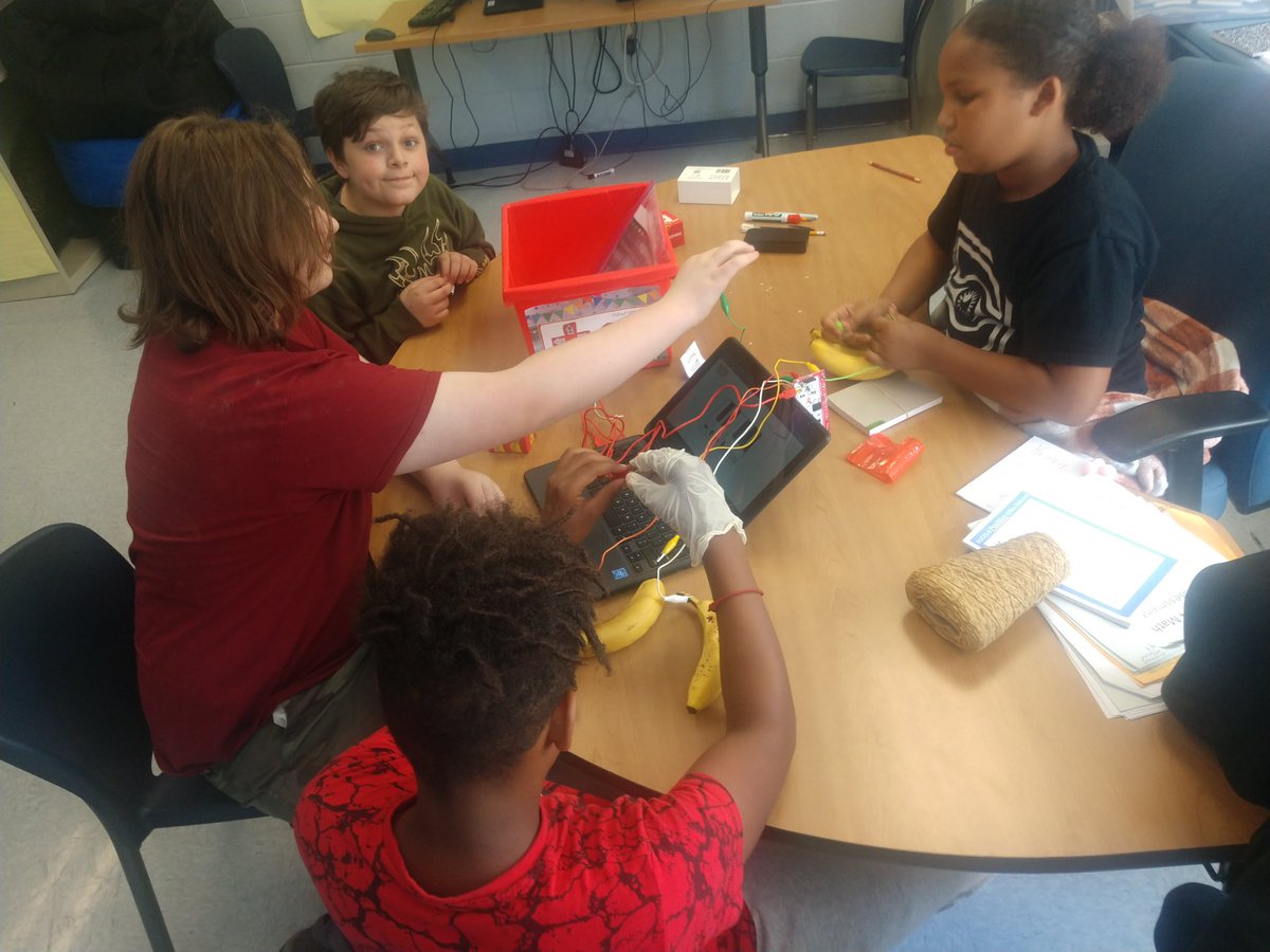 WLC_Boces's tweet photo. Crossroads student teaches Reclaim students how to use the Makey Makey to create banana pianos, demonstrated how to play bongos and attempt to play Mario Bros. @WLC_BOCES @BTBOCES_IP #exploration #purpose #wlcwolvesrock https://t.co/afHiQW5ukh