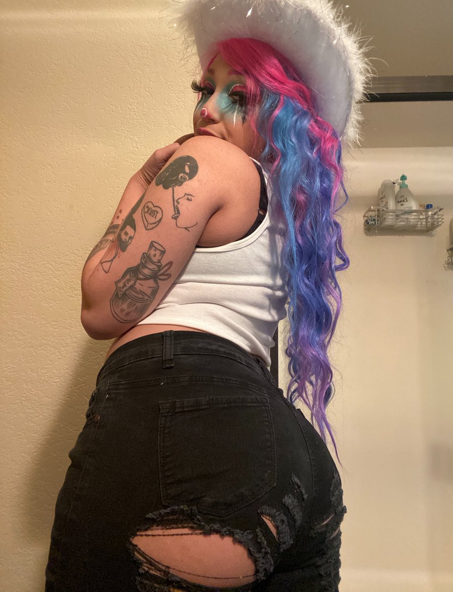 thegothbaby's tweet photo. cotton candy clussy https://t.co/0s3KaK9bNL