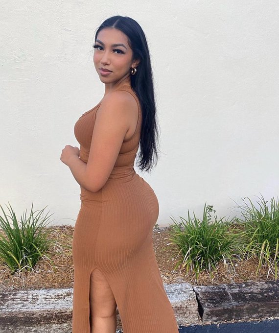 Watch Birkin Bag Mee Daddii 👜🛍's leaked NSFW photo on TwXstars