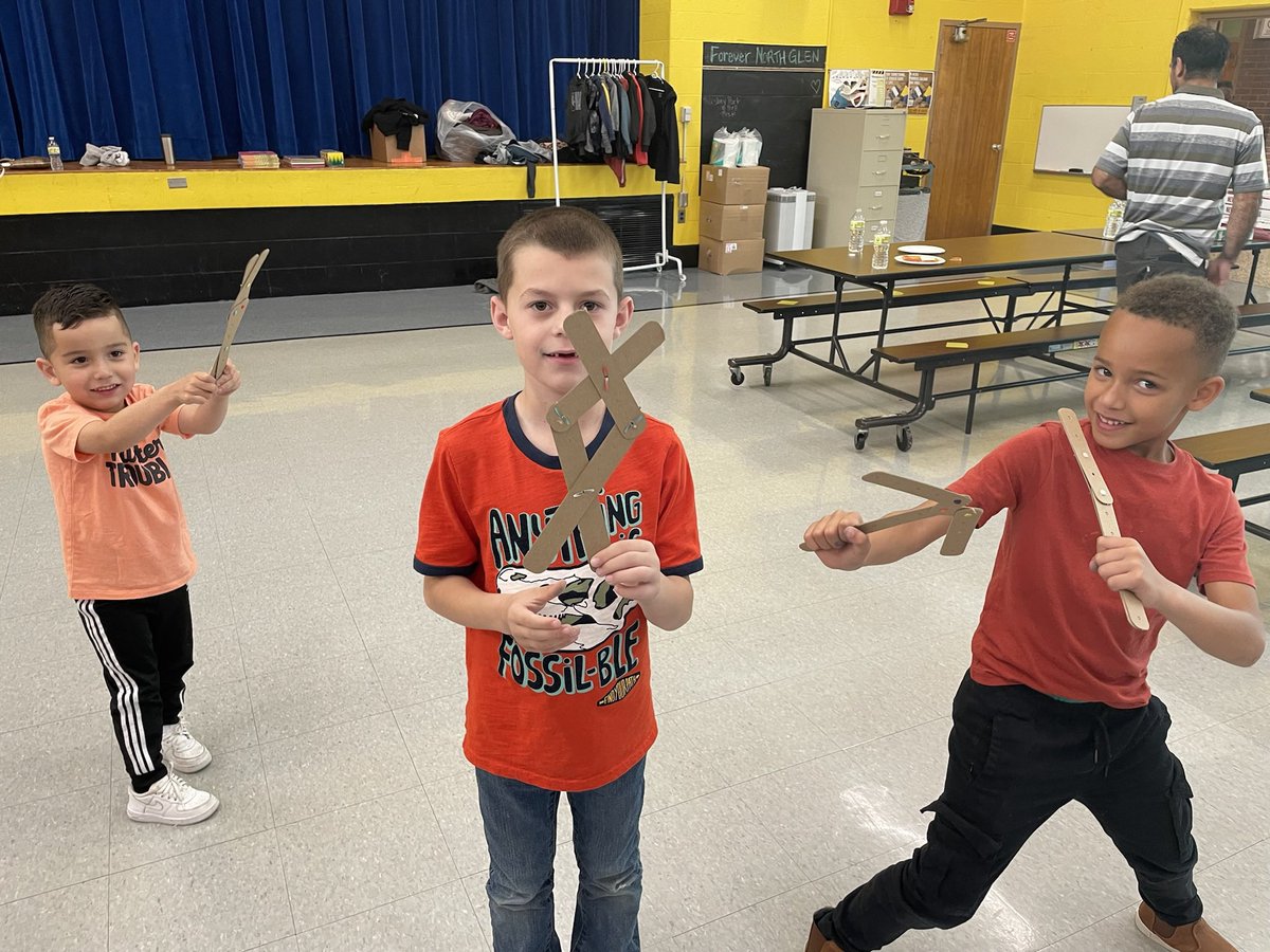 Always a great time with Mr. Fitz at our <a href="/TitleIAACPS/">Title I AACPS</a> STEM/Parent Input meeting! Thank you to all the staff @NGlenESaacps who supported our families!!