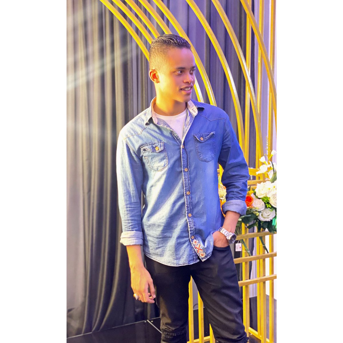 غايب بس لسا رايق 💙🖤🤍✨