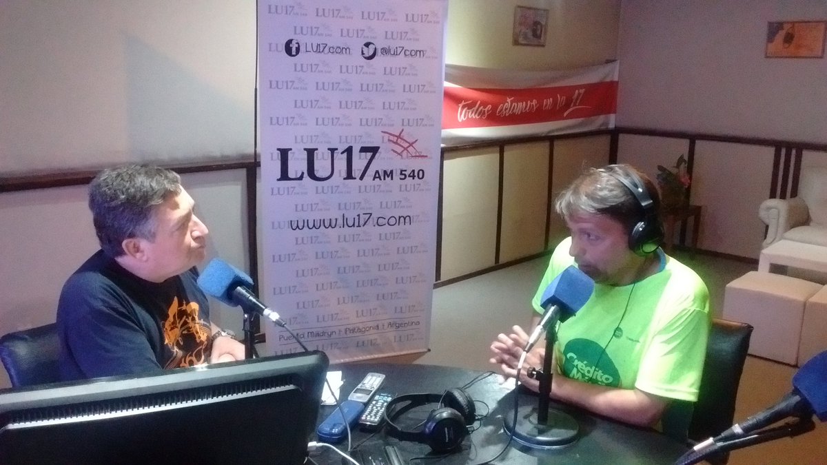 MenenFernandez's tweet photo. Hoy cumple años un hombre de Radio que pude conocer hace poco tiempo pero el suficiente para encontrar un persona integra, de trabajo y con una increíble pasión por su labor. A pesar de sus 65 esperamos tenerlo mucho más en el aire de @lu17com Feliz cumple @RobertoSuarez57 ! https://t.co/Dwh1MKAMqO