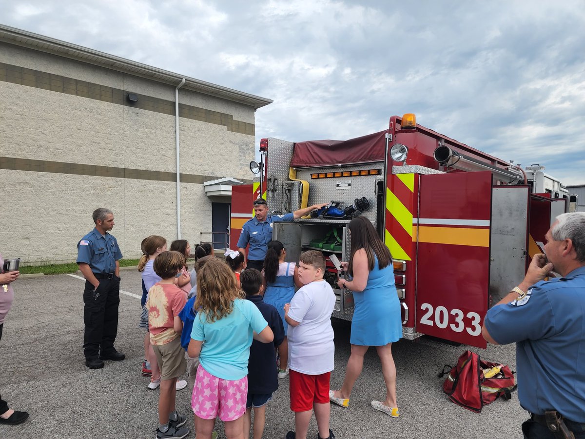 EisWorkforce's tweet photo. These Morningside Panthers spent time with our great partners for vehicle day! https://t.co/7eYpist6xe