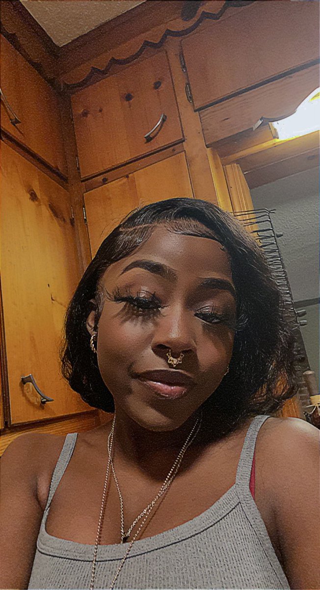 blaccmagic94's tweet image. feeling like the prettiest bitch alive 💜