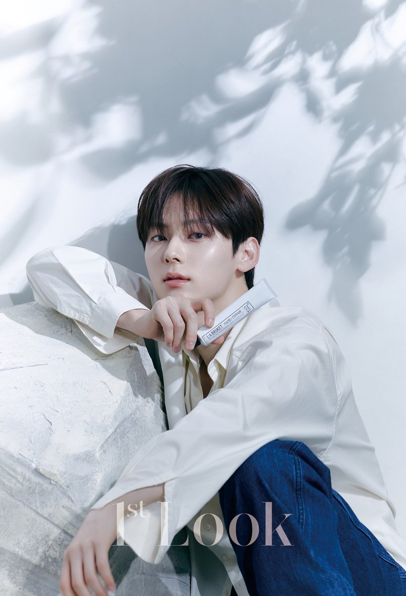 MINHYUN_PLEDIS's tweet photo. [NEWS] #퍼스트룩 239호

#광고 #황민현 #HWANGMINHYUN https://t.co/obPDAoUqPO