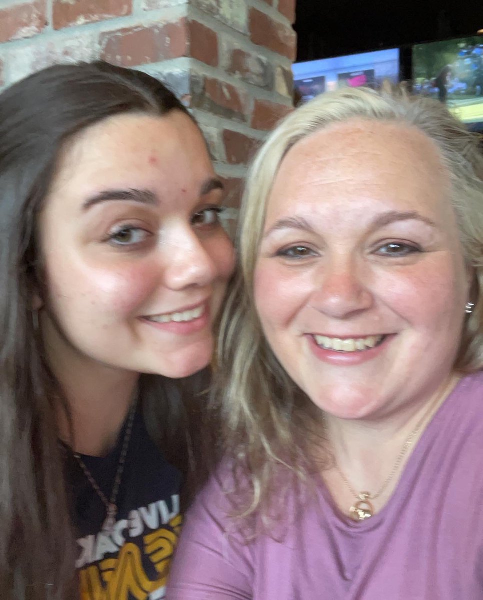 sweettnt's tweet photo. #NKOTBMixtapeTour with my girl https://t.co/7DkJiLdhPY
