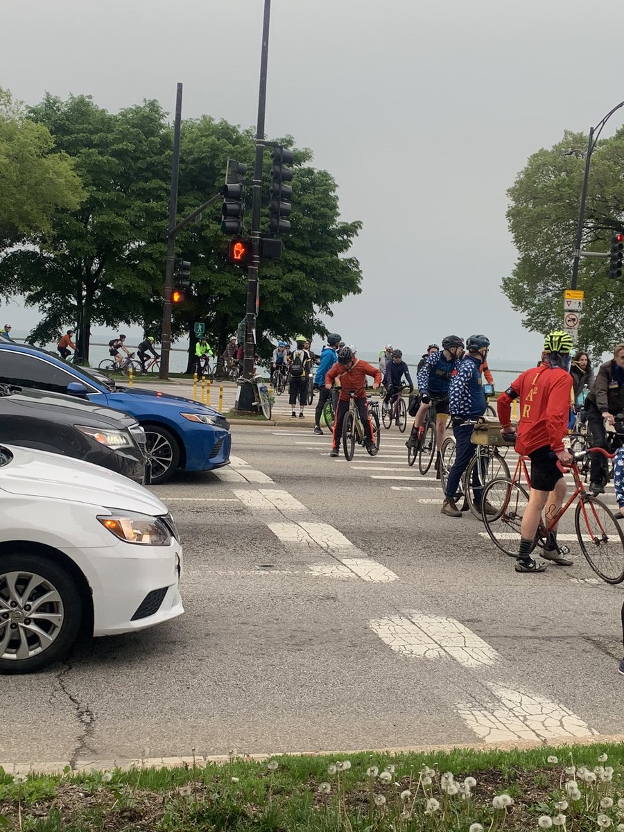 Night’s somber and joyful Ride of Silence. #rideofsilencechicago