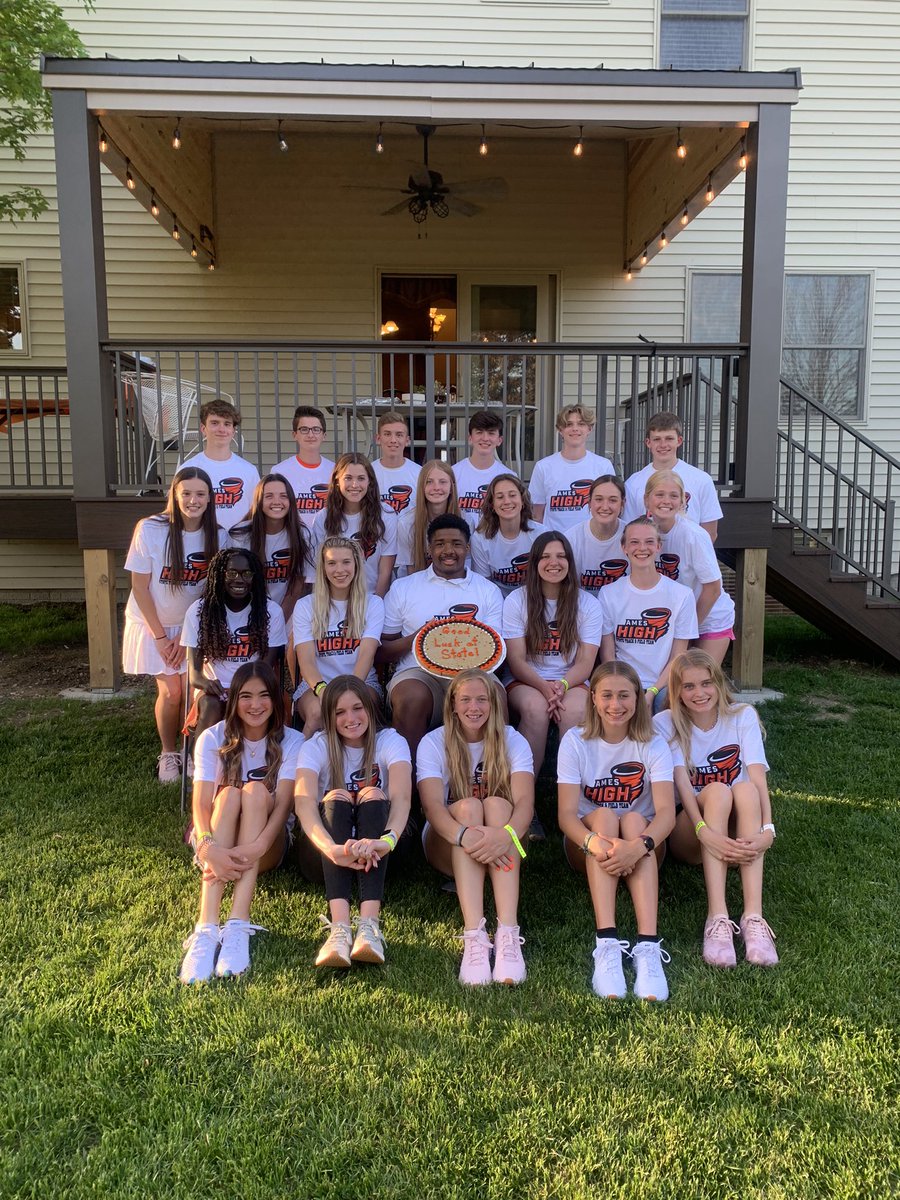 AMESTrack's tweet photo. State Meet Ready!!! HUGE Thank you to Coach Yana and @justthehorns for the sweet hook up! https://t.co/kGNvTkkVLv
