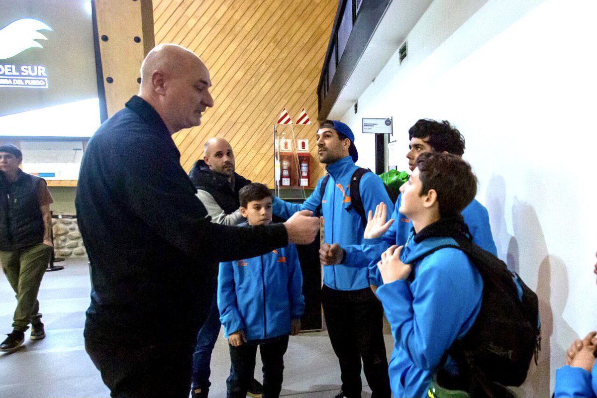 WalterVuotoTDF's tweet photo. Acompañamos el regreso a la ciudad de los integrantes de la Escuela de Bikes Ushuaia, después del excelente resultado obtenido en la primera edición del Campeonato Nacional de Escuelas de BMX Freestyle en Bahía Blanca. https://t.co/0ie8ewYtP2