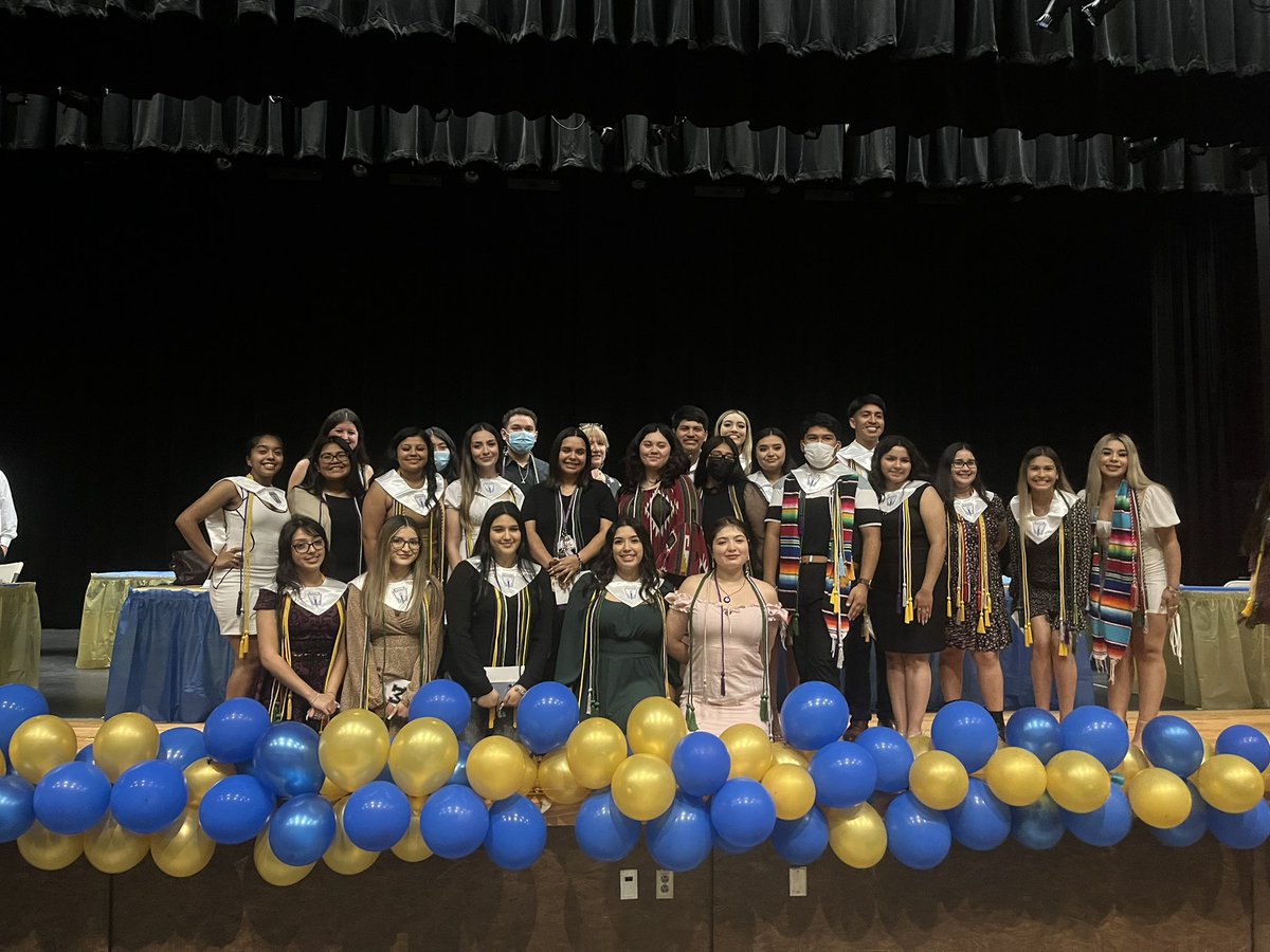 Congratulations to our Seniors in History Honor Society🤍 You all deserve it ✨