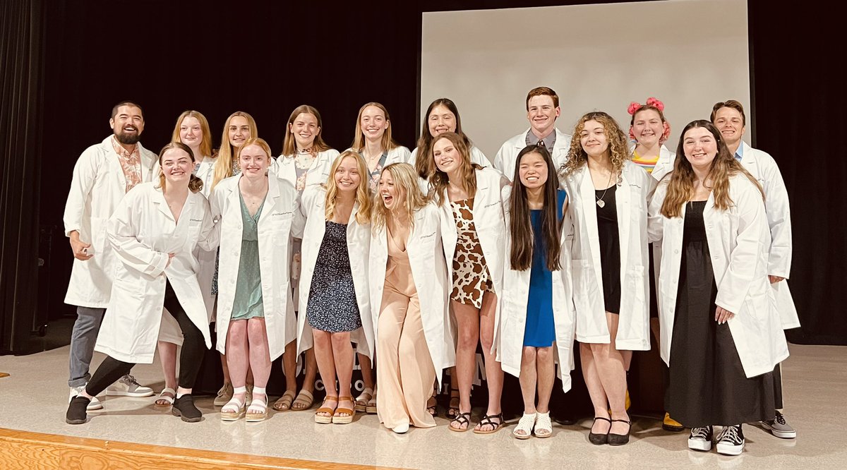 M_SeideMAN's tweet photo. I present to you, the 2022 OFHS Whitecoats! #OFPride #Classof2022 #OFHSBiomed @OrchardFarmRV @PLTWorg https://t.co/xGfnWW6x7F