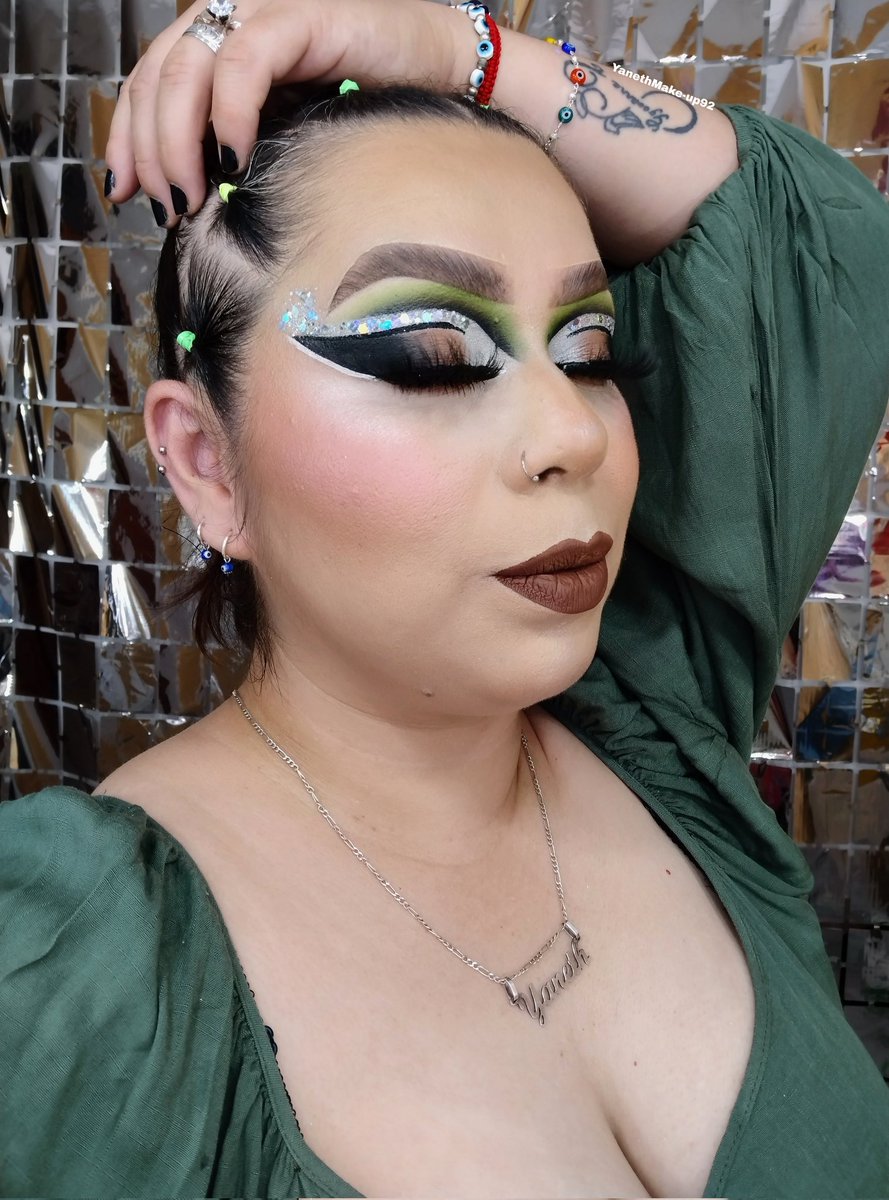 yanethmake's tweet photo. El de hoy 💚🖤🤎 #looks #PR #kkbellabeauty #yaneth #tapatia #maquillaje https://t.co/DWJltDEE3Q