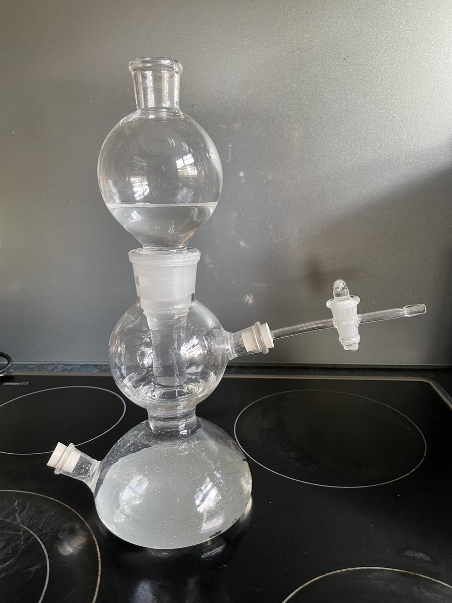 Beginning experiments for a symbiotic breathing apparatus I’m working on #sciart #algae