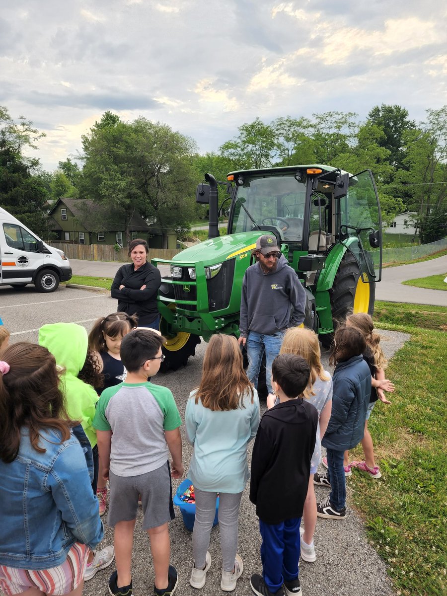 EisWorkforce's tweet photo. More fun at Morningside's vehicle day! https://t.co/POUJZrZWzM