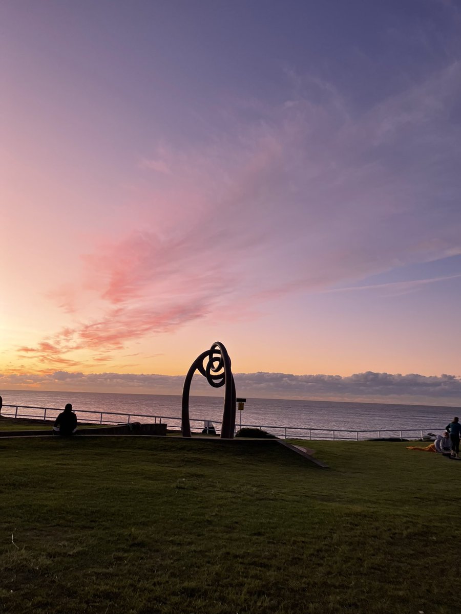 MizzDeere's tweet photo. Sunrise Yoga by the Sea #yoga #australia #coogee 🌊 https://t.co/NAopXwhu8q