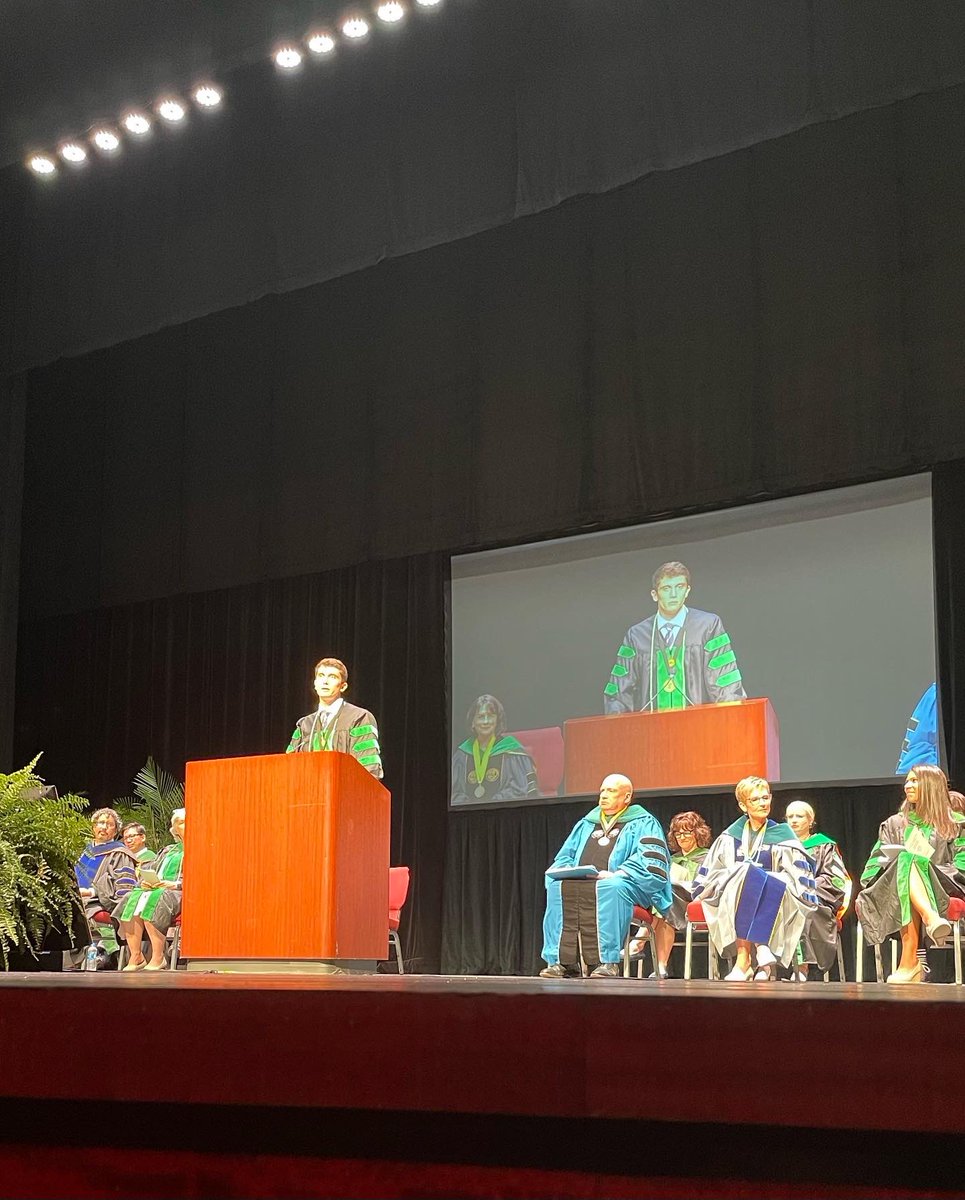 MUSC_COM's tweet photo. A special evening as our graduates were hooded and recited the Hippocratic Oath. Proud of this special Class of 2022! #callthemdoctor https://t.co/tTmlbsVST6