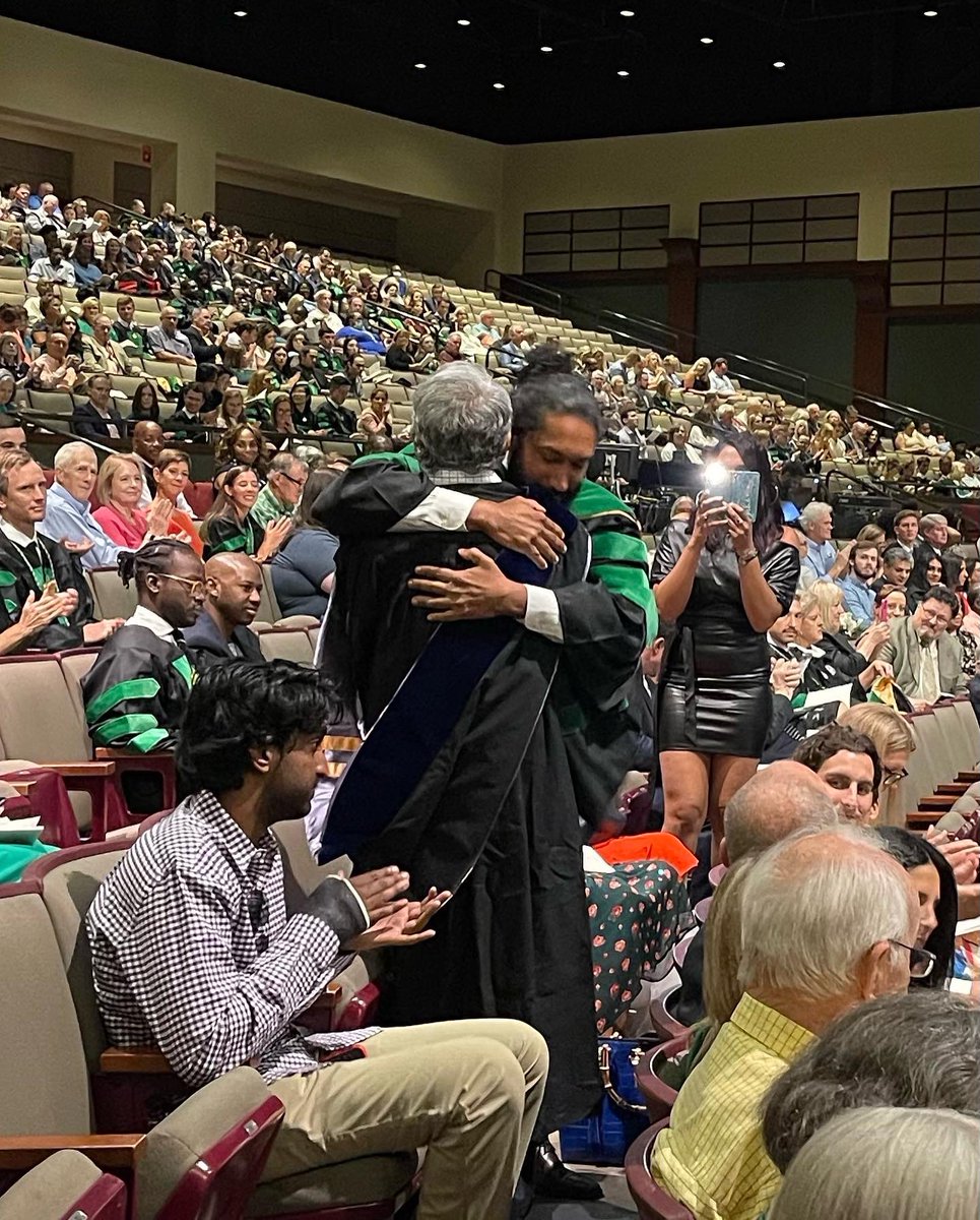 MUSC_COM's tweet photo. A special evening as our graduates were hooded and recited the Hippocratic Oath. Proud of this special Class of 2022! #callthemdoctor https://t.co/tTmlbsVST6