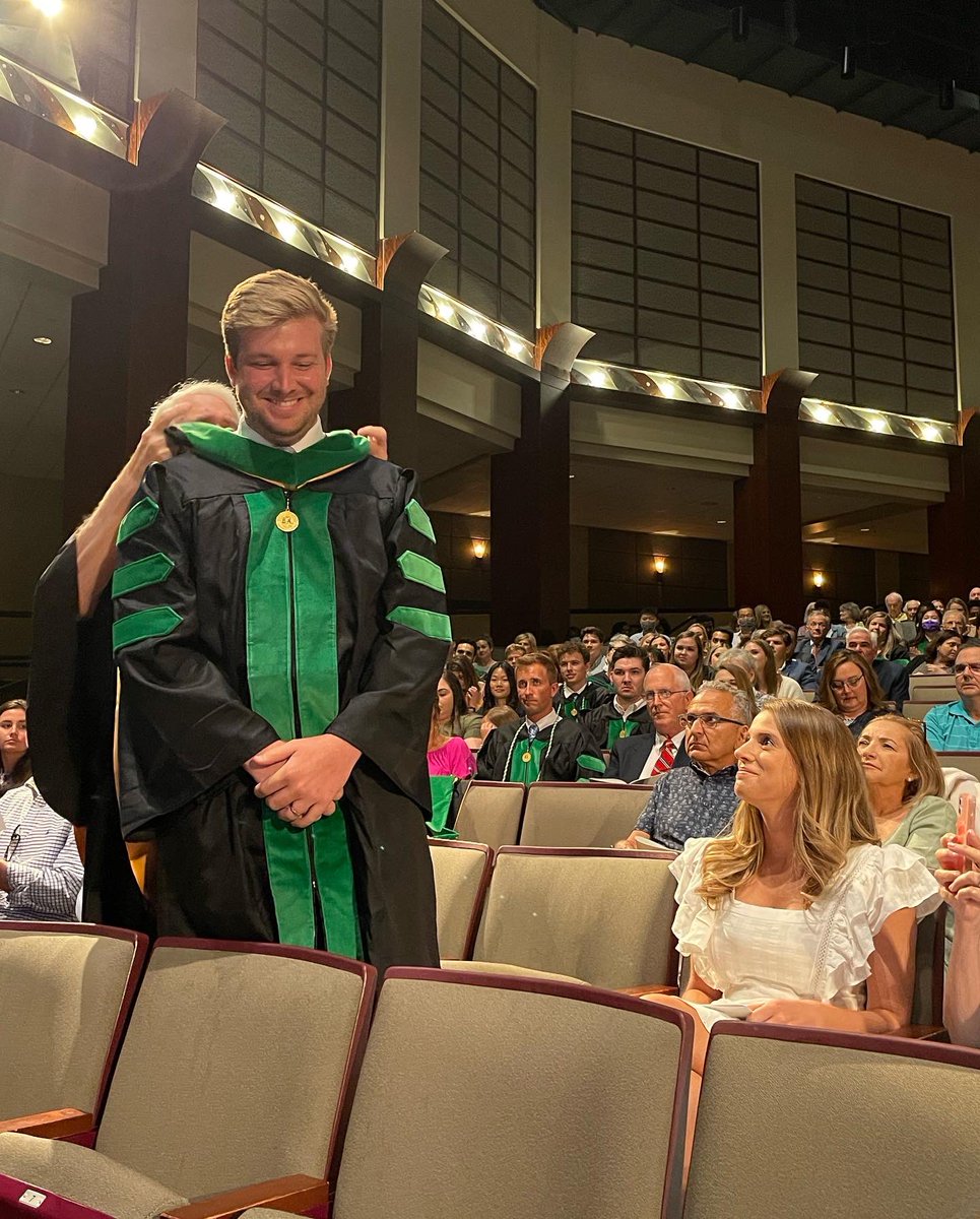 MUSC_COM's tweet photo. A special evening as our graduates were hooded and recited the Hippocratic Oath. Proud of this special Class of 2022! #callthemdoctor https://t.co/tTmlbsVST6