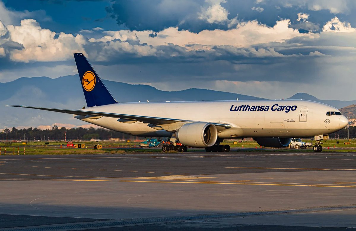 gilbertoperez's tweet photo. Lo que de advirtió sobre el nuevo aeropuerto se ha vuelto realidad!
Mudanza al AIFA implicaría un modelo de negocios caro y sucio: Lufthansa Cargo:
Aquí sus declaraciones: https://t.co/uabHLnfJcN
#lufhtansa #aifa #aeropuerto #amlo #antiamlo #fueralopez #alianzapormexico https://t.co/pwTcNJ9Oqq