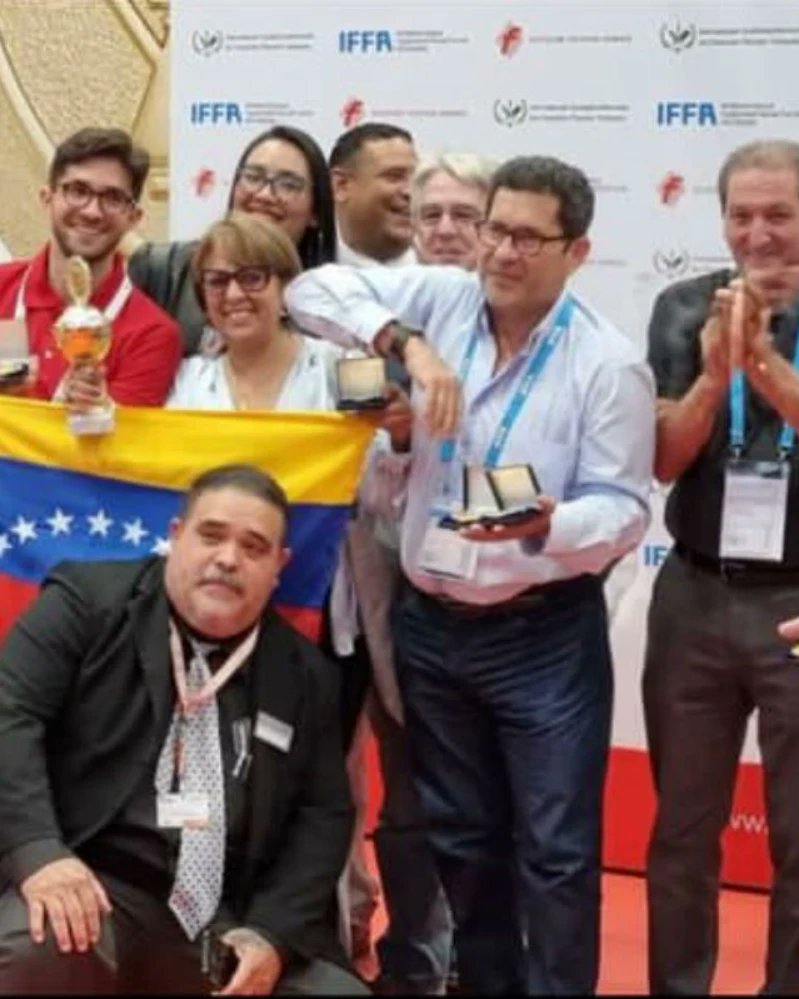 TachiraNews's tweet photo. Charcutería Alemana del Táchira 🇻🇪 ganó 5 medallas de Oro 🥇y el Premio Mayor 🏆 en el encuentro Mundial de Charcutería celebrado en Alemania 🇩🇪 con productos que producen en su sede del Táchira ubicada en La Concordia en San Cristóbal.

#TáchiraNews #CharcutaríaAlemana #Táchira https://t.co/rUm2xknDyy