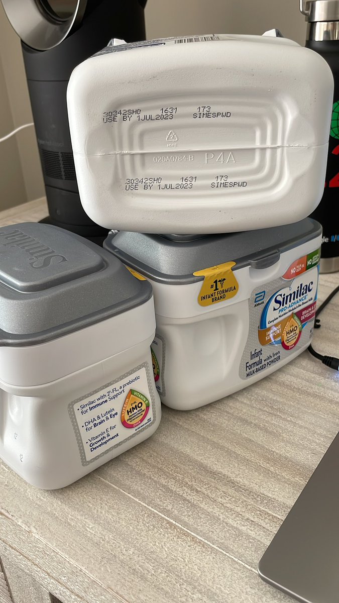 dee_bosa's tweet photo. Damn. Switched from Similac to Target Up &amp; Up brand just before baby switched to powder. Turns out powdered ones I bought are part of the recall. Officially on my last container of safe formula. 

Pretty unreal that moms are dealing with this. https://t.co/vMB3Ewt33q