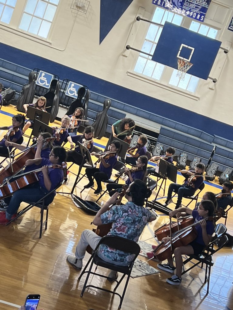 Outstanding performance from the Tocando students from Tornillo and Segundo Barrio for coming together to showcase their Violin and Cello skills!!! #futuremusicians @rvegab_TISD @nadia_dlr @CoachVega2